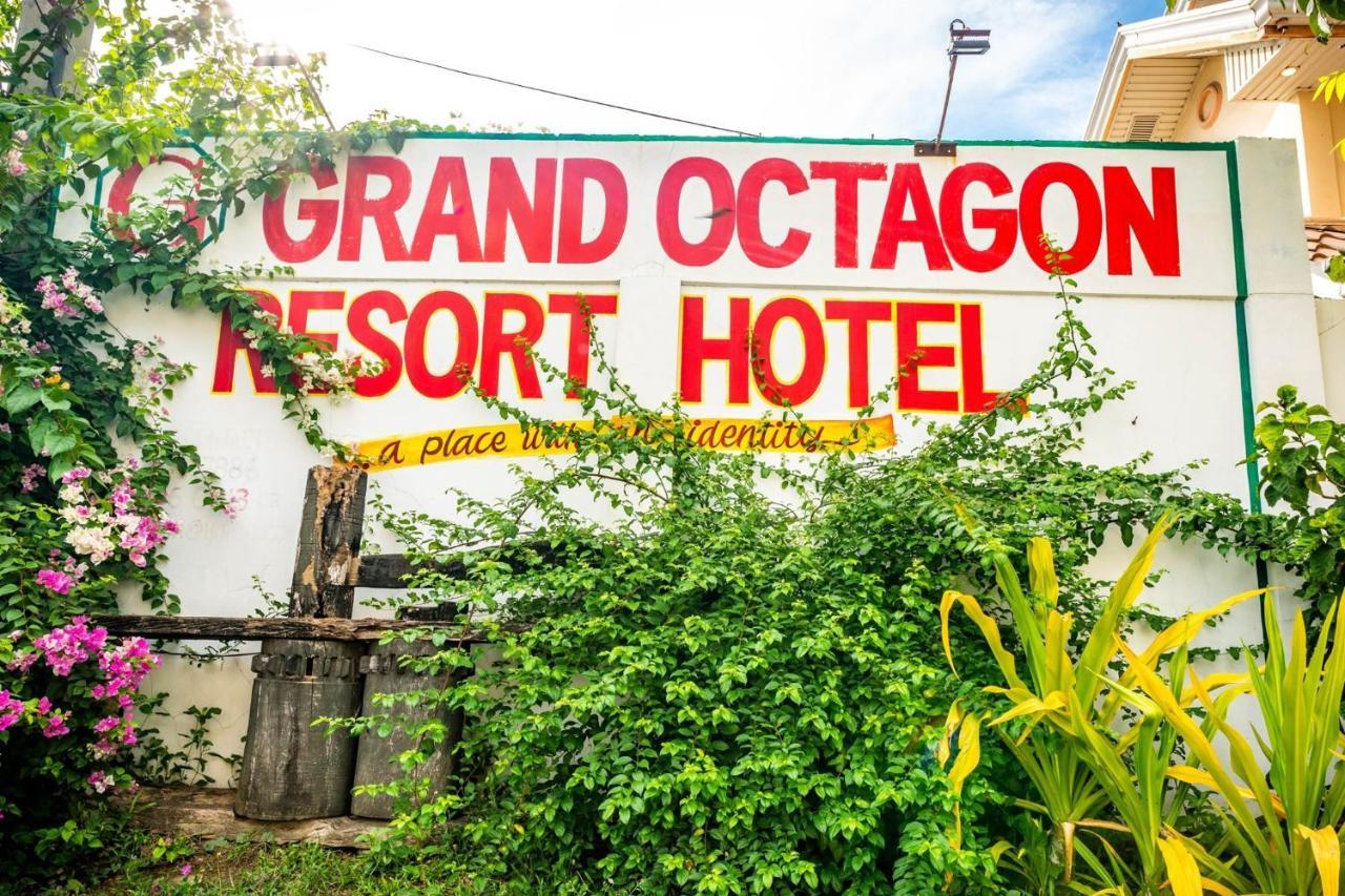 Grand Octagon Resort Лаоаг Екстер'єр фото